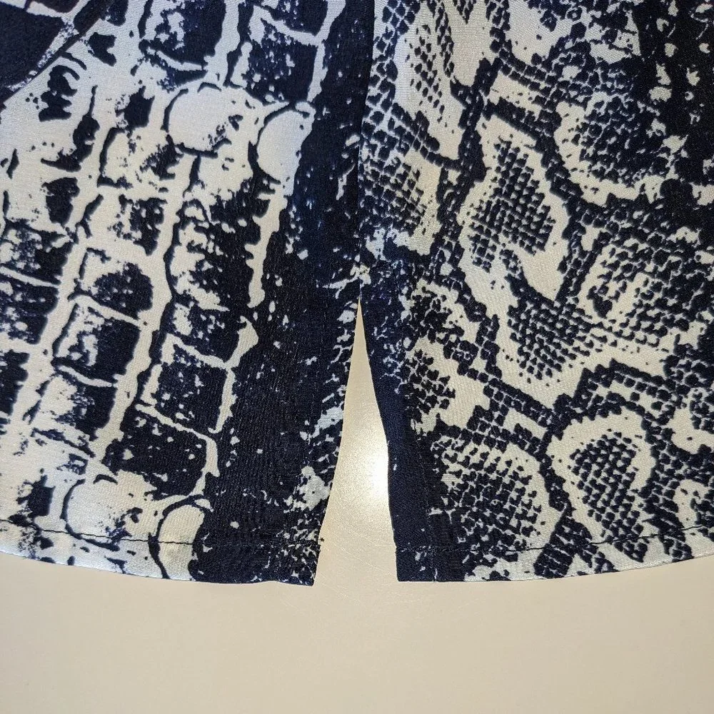 Talbots Silk Blouse w Pleat Details Dark Blue Snake Print Petite 4 - Picture 5 of 7
